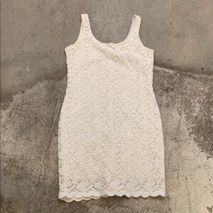 Donna lace lined dress